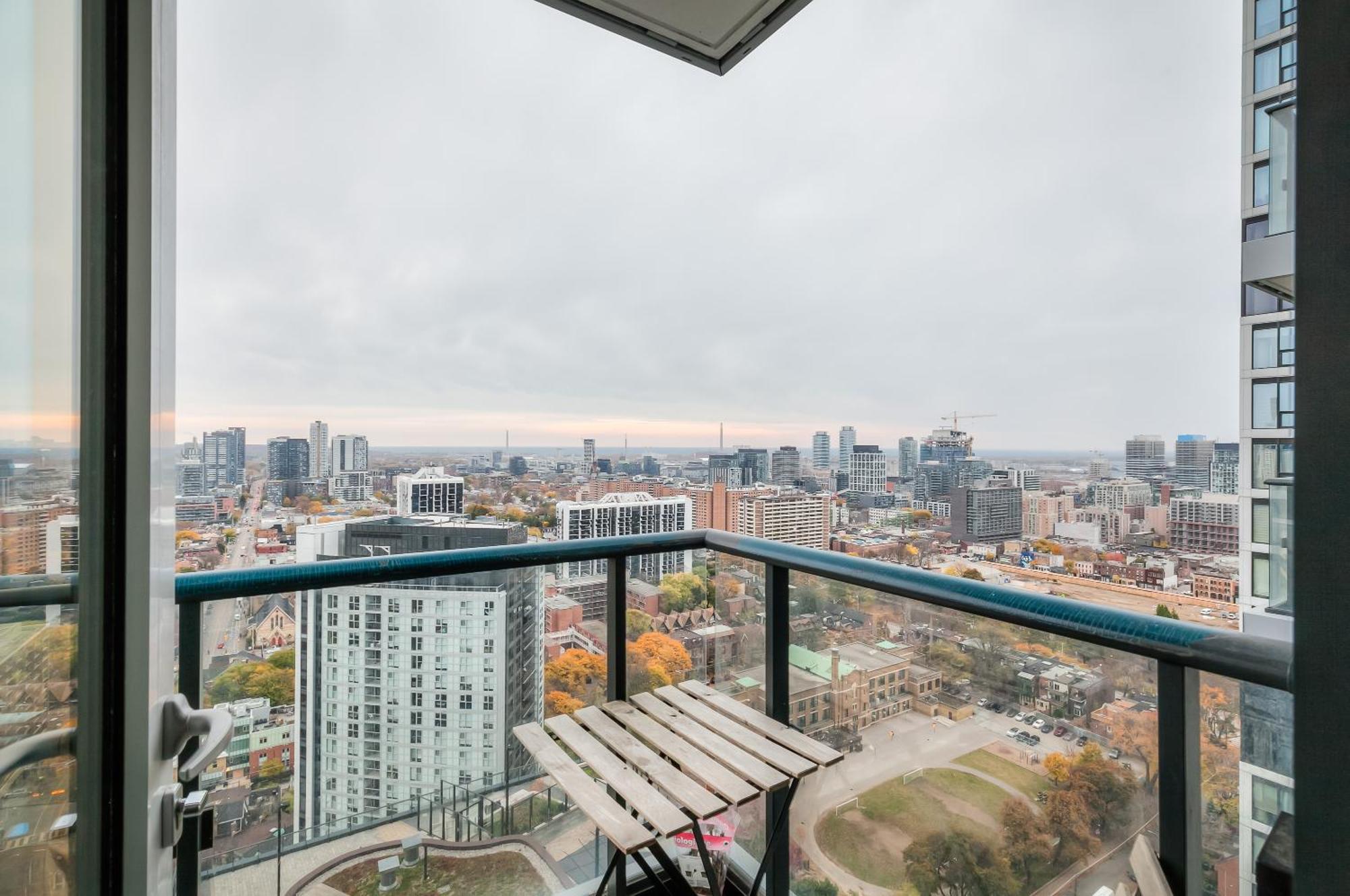 Panorama Suites Downtown Toronto Bagian luar foto